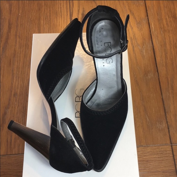 BCBGMaxAzria Shoes - 5/$25🔥 BCBG Max Azria black Italian Lordes pumps